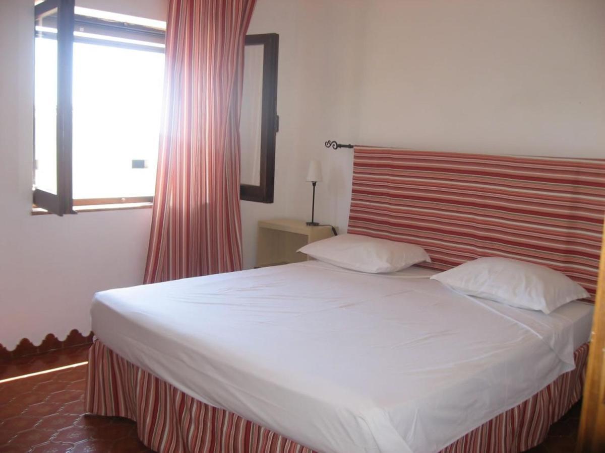 Nice Apartments In Waterfront Villa In Bosa Porto Alabe Tresnuraghes Exterior foto